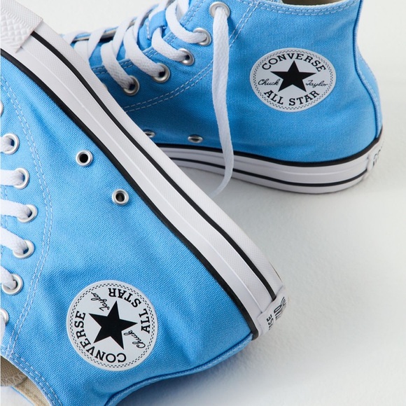 CONVERSE CHUCK TAYLOR HI TOP SNEAKERS NWT AND BOX SIZE 9.5 - Picture 2 of 6